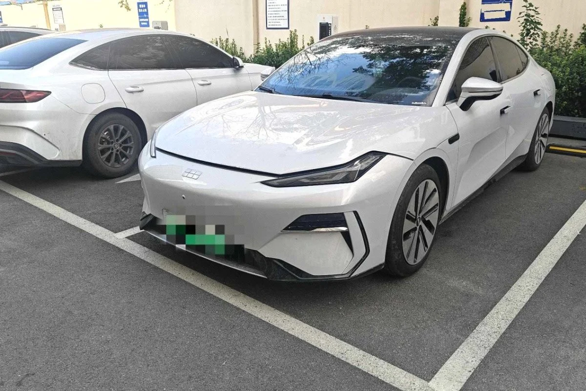 2024 Geely Galaxy E8