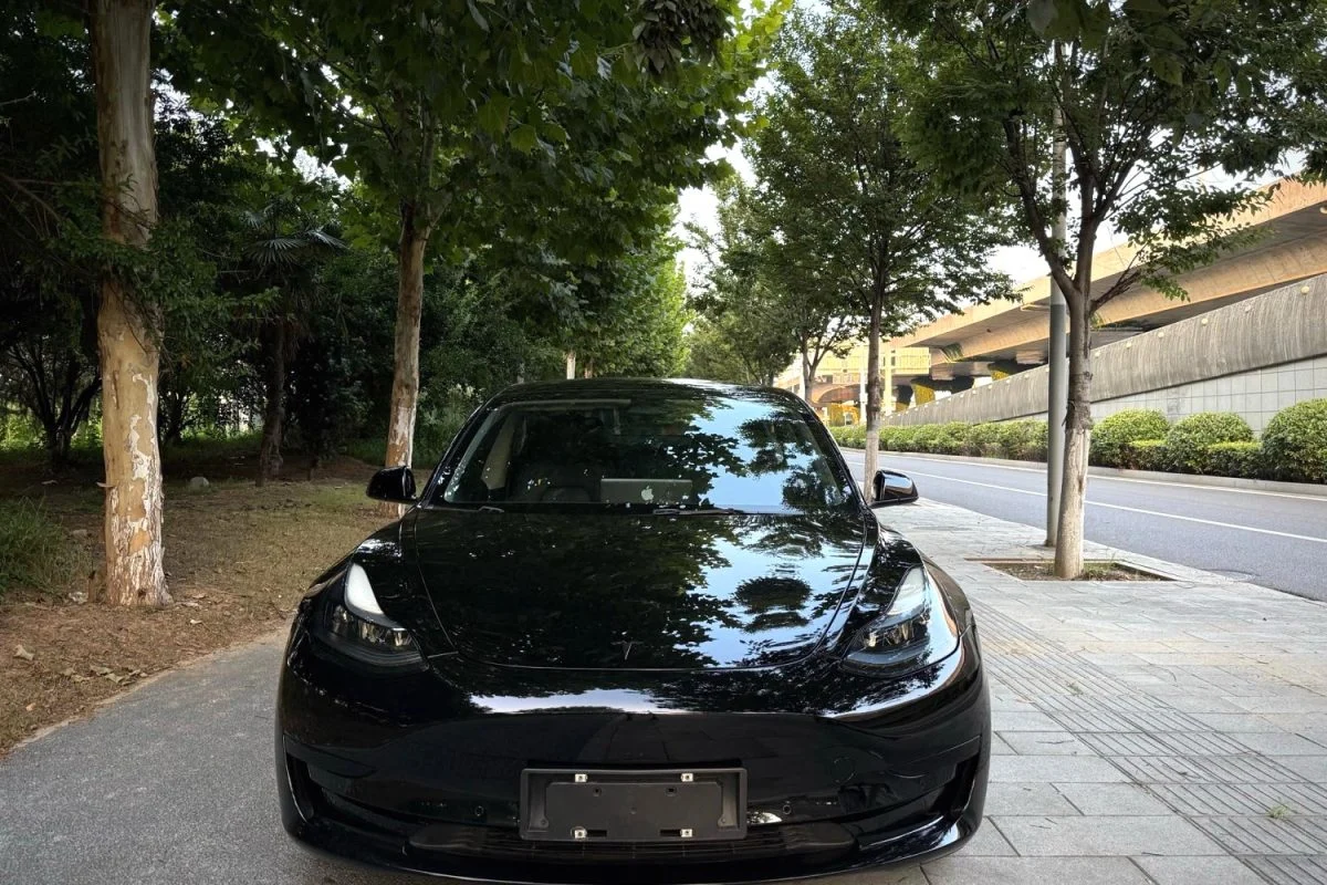 2022 Tesla Model 32022 Tesla Model 3