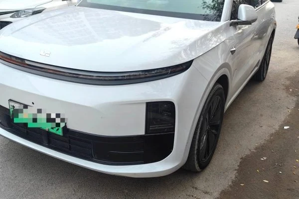 2024 Li Auto L6 Pro white exterior front view for export from China
