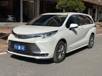 2023 Toyota Sienna 2.5 Comfort Edition Hybrid – White Exterior – photo 2