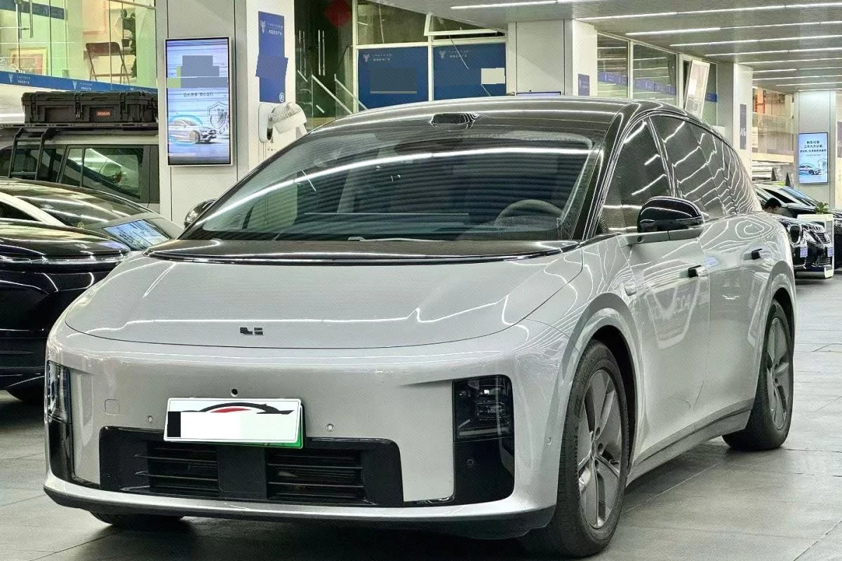 Li Auto i8 Édition Standard 2026 à vendre — 12 000 km, 97,8 kWh, 400 kW, stock à Shenzhen