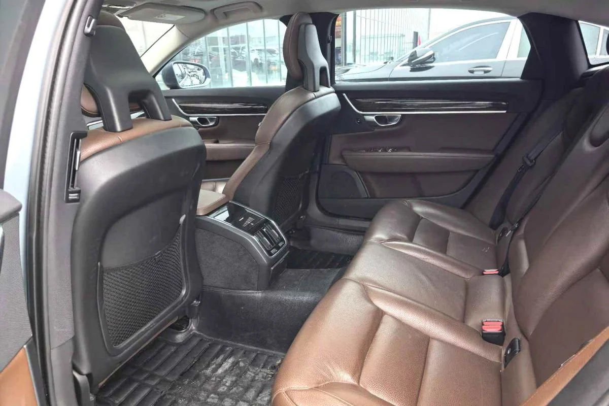 2018 Volvo S90 T4 Zhiyuan Edition rear leather seats, used executive sedan for export from China